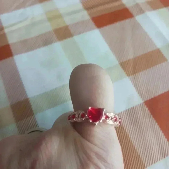 Shiny Red Cubic Zircon Heart Ring - Picture 2 of 5